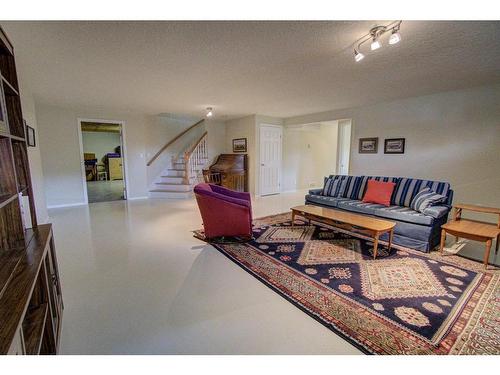 224 52 Avenue West, Claresholm, AB - Indoor Photo Showing Living Room