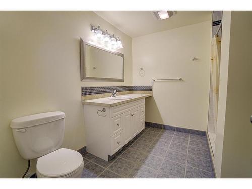 224 52 Avenue West, Claresholm, AB - Indoor Photo Showing Bathroom