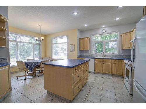 224 52 Avenue West, Claresholm, AB - Indoor Photo Showing Kitchen