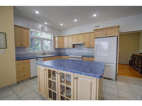 224 52 Avenue West, Claresholm, AB - Indoor Photo Showing Kitchen