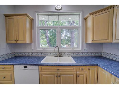 224 52 Avenue West, Claresholm, AB - Indoor Photo Showing Kitchen