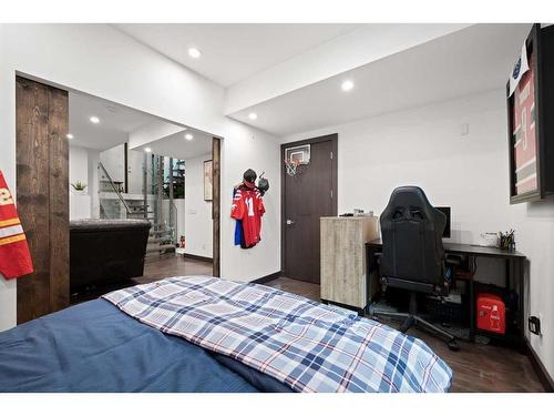 110 18 Street Nw, Calgary, AB - Indoor Photo Showing Bedroom