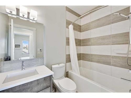 1823 William Street Se, Calgary, AB - Indoor Photo Showing Bathroom