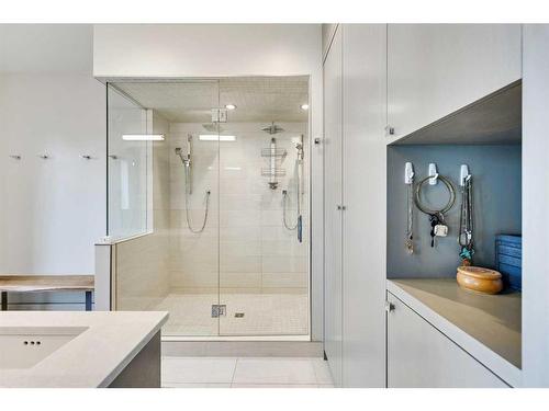 1823 William Street Se, Calgary, AB - Indoor Photo Showing Bathroom