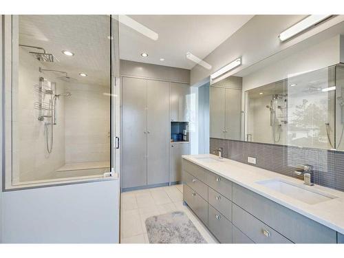 1823 William Street Se, Calgary, AB - Indoor Photo Showing Bathroom