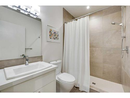 1823 William Street Se, Calgary, AB - Indoor Photo Showing Bathroom