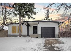 741 120 Avenue SW Calgary, AB T2W 1V4