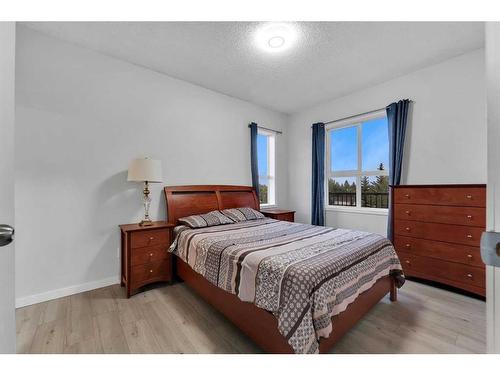 4307-73 Erin Woods Court Se, Calgary, AB - Indoor Photo Showing Bedroom