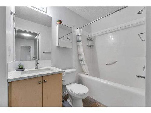 4307-73 Erin Woods Court Se, Calgary, AB - Indoor Photo Showing Bathroom