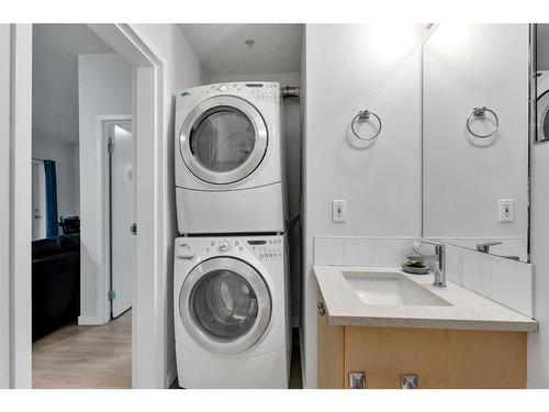 4307-73 Erin Woods Court Se, Calgary, AB - Indoor Photo Showing Laundry Room