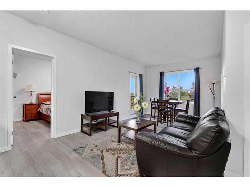 4307-73 Erin Woods Court Se, Calgary, AB - Indoor Photo Showing Living Room