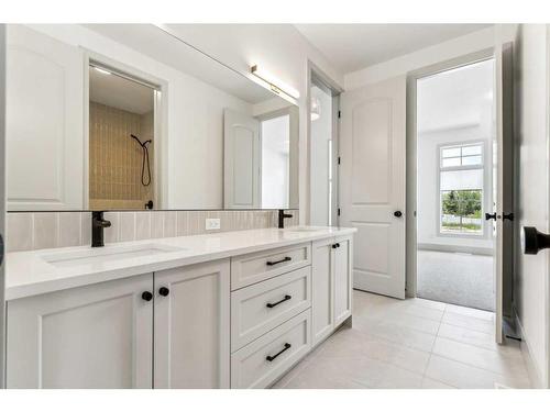 333 Bessborough Drive Sw, Calgary, AB - Indoor Photo Showing Bathroom