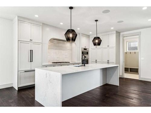 333 Bessborough Drive Sw, Calgary, AB - Indoor Photo Showing Kitchen With Upgraded Kitchen