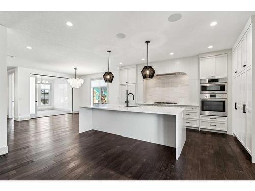 333 Bessborough Drive Sw, Calgary, AB - Indoor Photo Showing Kitchen With Upgraded Kitchen