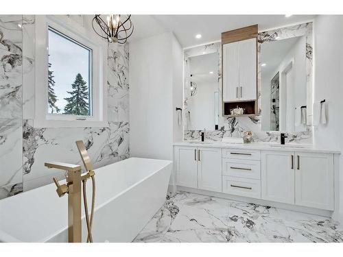 2009 23 Avenue Nw, Calgary, AB - Indoor Photo Showing Bathroom