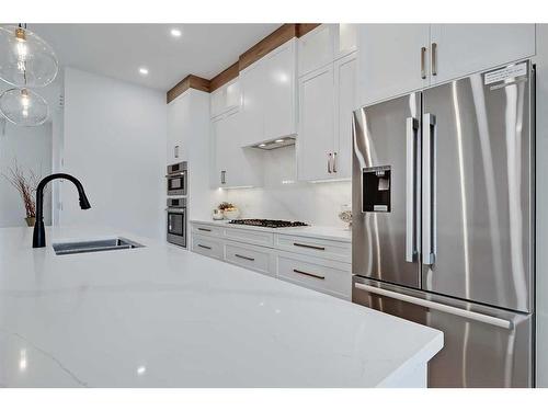 2009 23 Avenue Nw, Calgary, AB - Indoor Photo Showing Kitchen With Stainless Steel Kitchen With Upgraded Kitchen