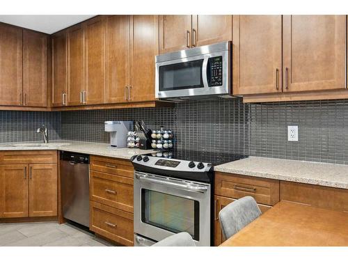 201-211 13 Avenue Se, Calgary, AB - Indoor Photo Showing Kitchen