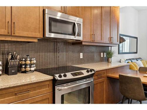 201-211 13 Avenue Se, Calgary, AB - Indoor Photo Showing Kitchen