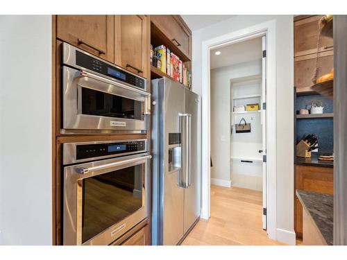 385 Evansborough Way Nw, Calgary, AB - Indoor Photo Showing Kitchen