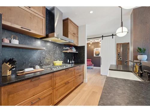 385 Evansborough Way Nw, Calgary, AB - Indoor Photo Showing Kitchen