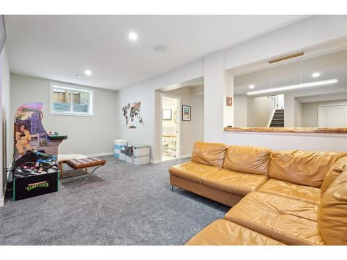 385 Evansborough Way Nw, Calgary, AB - Indoor Photo Showing Living Room