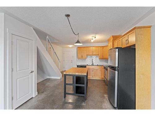 364-2233 34 Avenue Sw, Calgary, AB - Indoor Photo Showing Kitchen