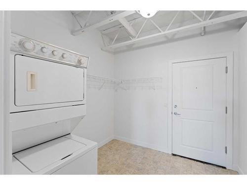 364-2233 34 Avenue Sw, Calgary, AB - Indoor Photo Showing Laundry Room