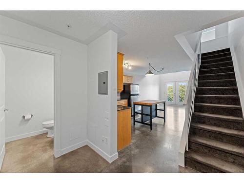 364-2233 34 Avenue Sw, Calgary, AB - Indoor Photo Showing Other Room