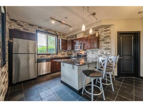 124-2727 28 Avenue Se, Calgary, AB - Indoor Photo Showing Kitchen With Stainless Steel Kitchen With Upgraded Kitchen