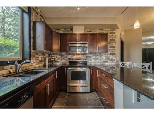 124-2727 28 Avenue Se, Calgary, AB - Indoor Photo Showing Kitchen With Stainless Steel Kitchen With Double Sink With Upgraded Kitchen