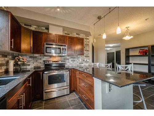 124-2727 28 Avenue Se, Calgary, AB - Indoor Photo Showing Kitchen With Stainless Steel Kitchen With Upgraded Kitchen