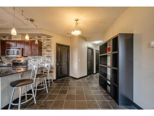 124-2727 28 Avenue Se, Calgary, AB - Indoor Photo Showing Kitchen