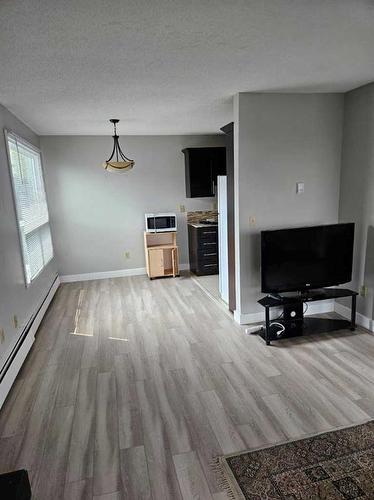 202-219 Huntington Park Bay Nw, Calgary, AB - Indoor Photo Showing Other Room