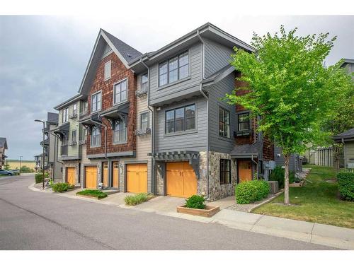 108 Ascot Point Sw, Calgary, AB - Outdoor With Facade