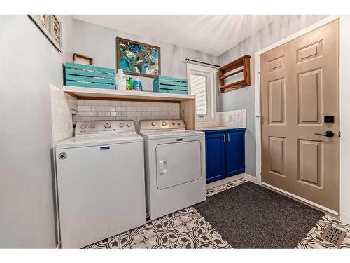 92 Douglas Woods Grove Se, Calgary, AB - Indoor Photo Showing Laundry Room