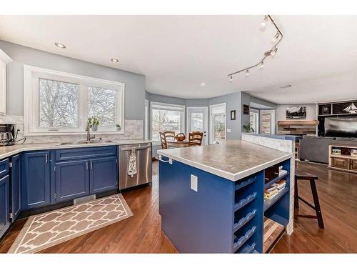 92 Douglas Woods Grove Se, Calgary, AB - Indoor Photo Showing Kitchen