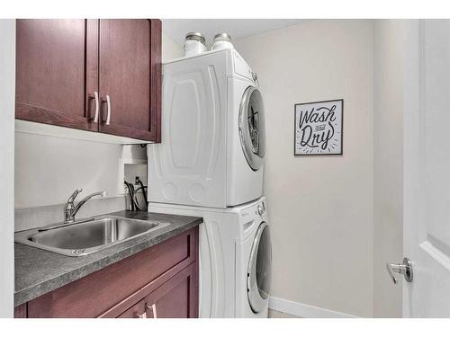 2416 1 Avenue Nw, Calgary, AB - Indoor Photo Showing Laundry Room