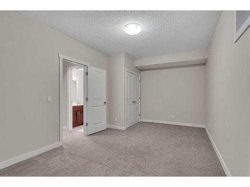 2416 1 Avenue Nw, Calgary, AB - Indoor Photo Showing Other Room
