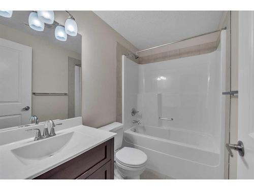 2416 1 Avenue Nw, Calgary, AB - Indoor Photo Showing Bathroom
