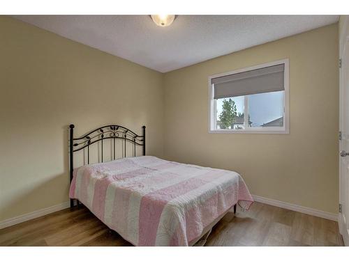 244 Cranfield Park Se, Calgary, AB - Indoor Photo Showing Bedroom