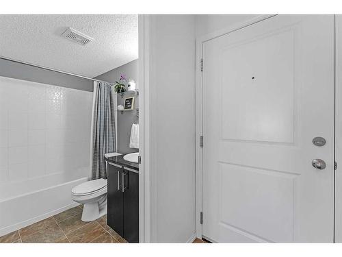 3307-81 Legacy Boulevard Se, Calgary, AB - Indoor Photo Showing Bathroom