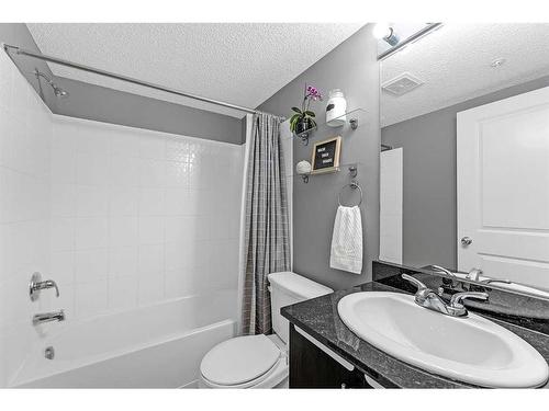 3307-81 Legacy Boulevard Se, Calgary, AB - Indoor Photo Showing Bathroom