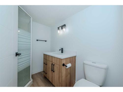 68 Hawkville Place Nw, Calgary, AB - Indoor Photo Showing Bathroom