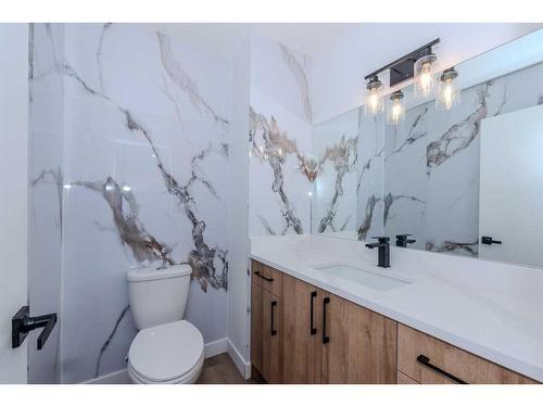 68 Hawkville Place Nw, Calgary, AB - Indoor Photo Showing Bathroom