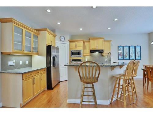 31 Sherwood Heath Nw, Calgary, AB - Indoor Photo Showing Kitchen