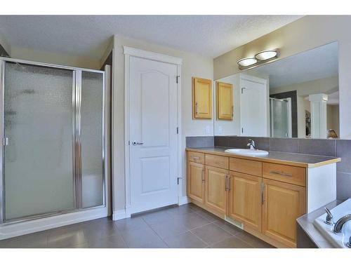 31 Sherwood Heath Nw, Calgary, AB - Indoor Photo Showing Bathroom