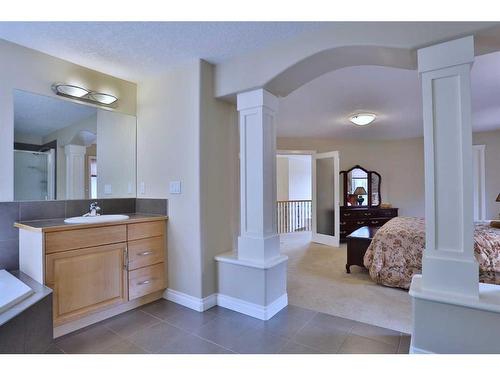 31 Sherwood Heath Nw, Calgary, AB - Indoor Photo Showing Bathroom