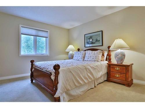 31 Sherwood Heath Nw, Calgary, AB - Indoor Photo Showing Bedroom