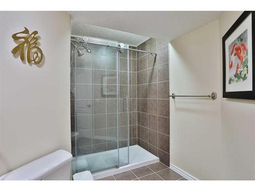 31 Sherwood Heath Nw, Calgary, AB - Indoor Photo Showing Bathroom