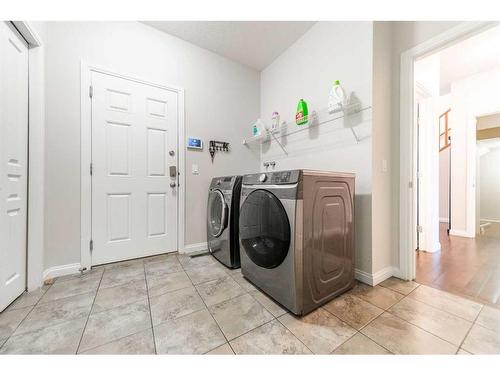 94 Aspen Hills Way Sw, Calgary, AB - Indoor Photo Showing Laundry Room